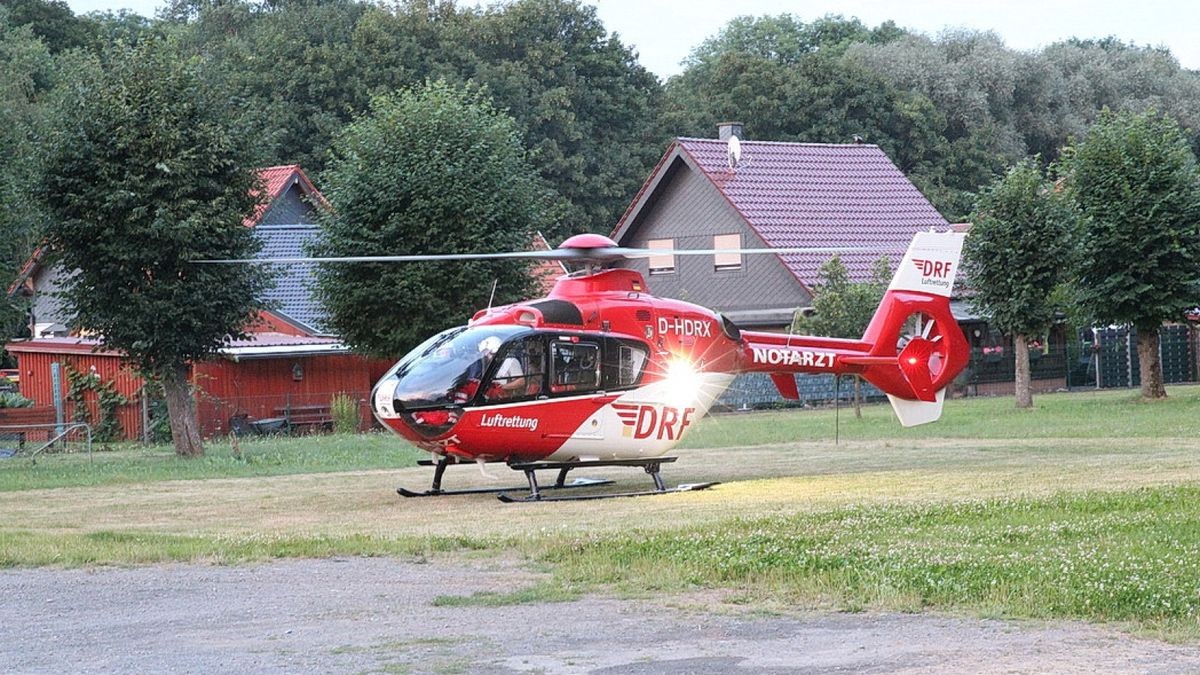 Zu einem Gebäudebrand kam es am Sonntagabend gegen 20:00 Uhr in der Ellricher Schmalingstraße.