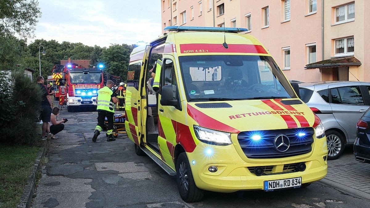 Zu einem Gebäudebrand kam es am Sonntagabend gegen 20:00 Uhr in der Ellricher Schmalingstraße.