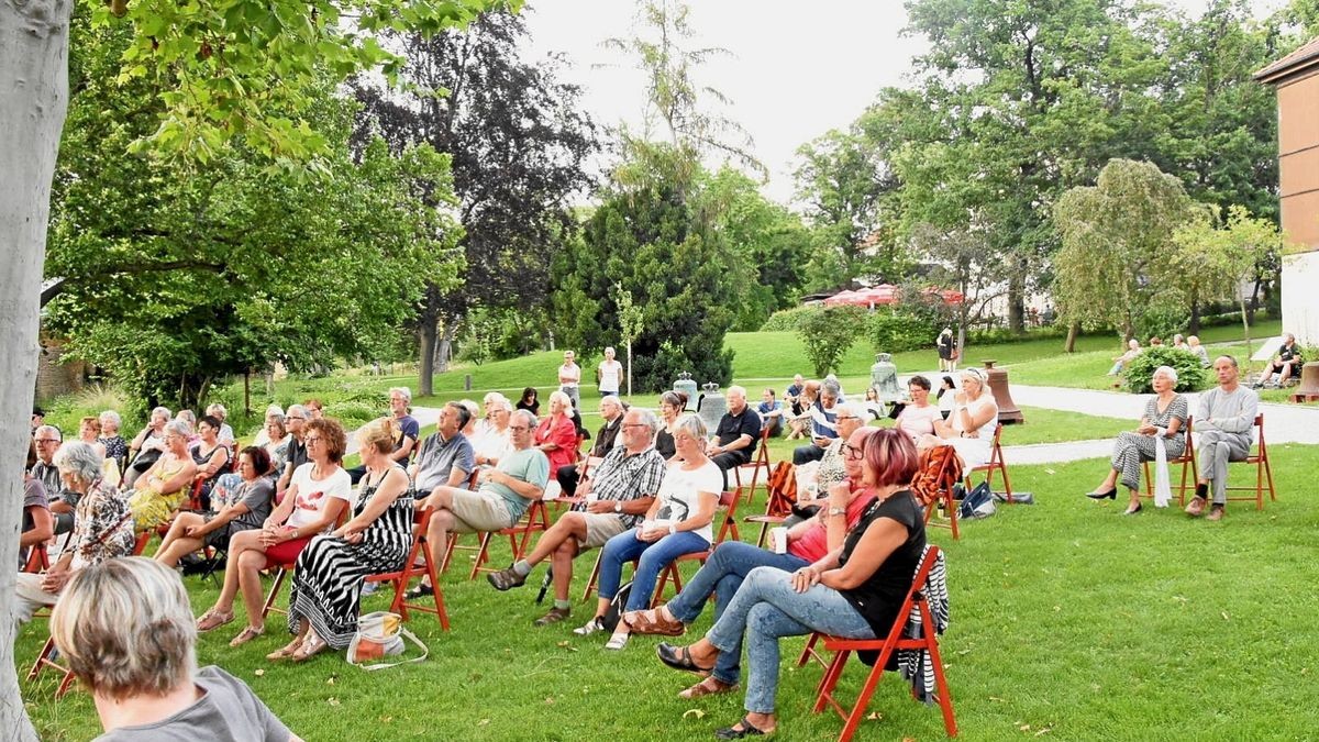 Klezmer-Musik zu hören geben wird es am 13. August im Paulinenpark Apolda. Hier ist Publikum beim langen Tag der Museen 2021 zu sehen.