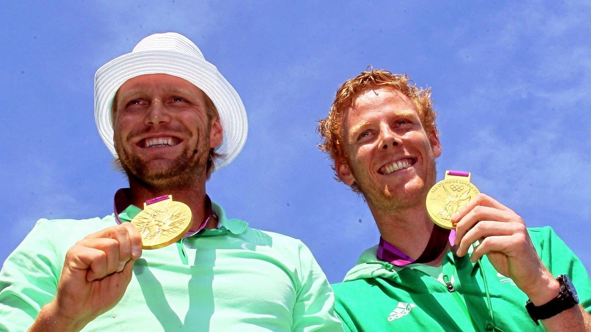 Julius Brink und Jonas Reckermann mit der Goldmedaille.