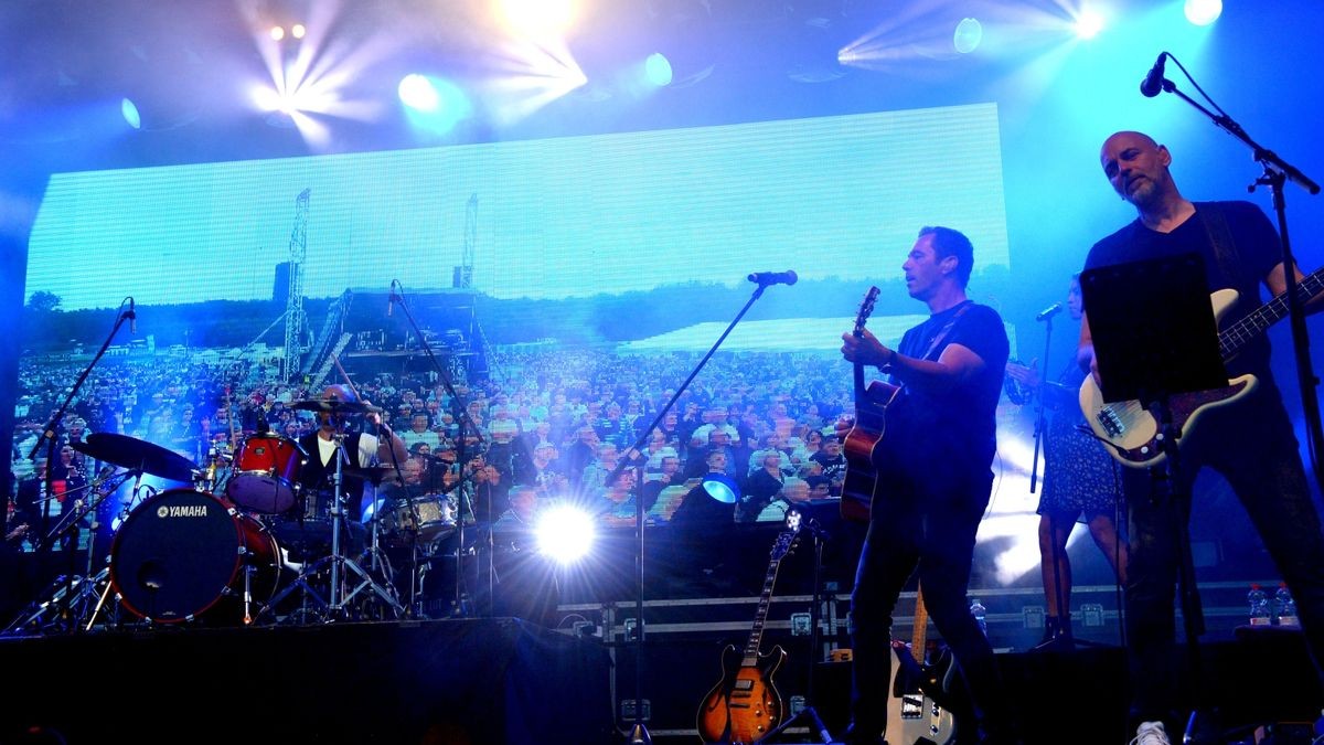 Trotz der Coronaeinschränkungen überwog bei den Gästen die Freude, nach langer Pause endlich wieder ein solch großes Open-Air-Konzert erleben zu können.