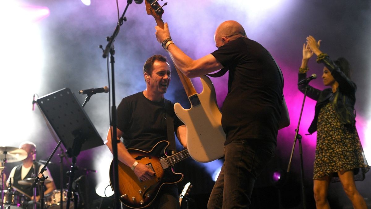 Trotz der Coronaeinschränkungen überwog bei den Gästen die Freude, nach langer Pause endlich wieder ein solch großes Open-Air-Konzert erleben zu können.