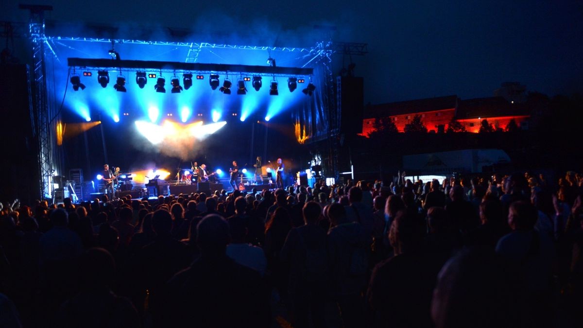 Trotz der Coronaeinschränkungen überwog bei den Gästen die Freude, nach langer Pause endlich wieder ein solch großes Open-Air-Konzert erleben zu können.