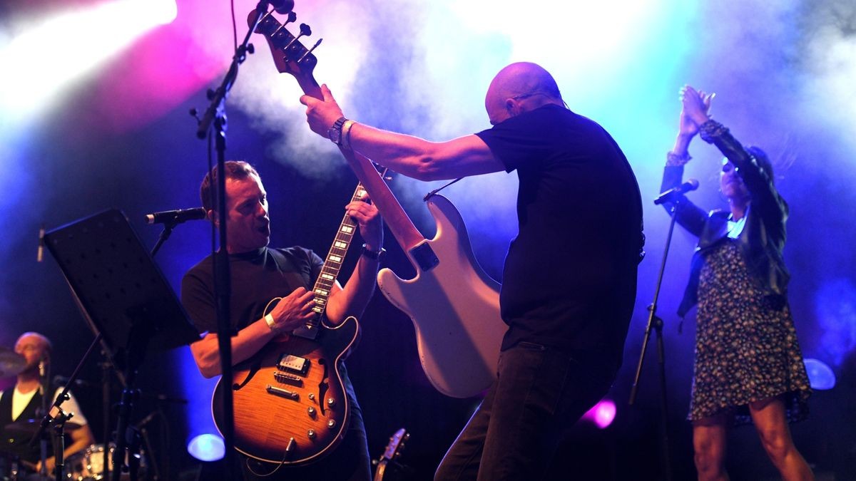 Trotz der Coronaeinschränkungen überwog bei den Gästen die Freude, nach langer Pause endlich wieder ein solch großes Open-Air-Konzert erleben zu können.