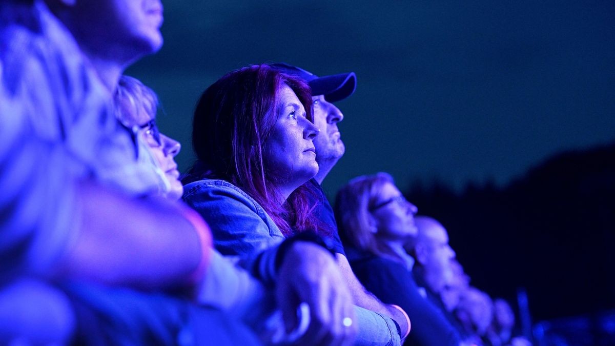 Trotz der Coronaeinschränkungen überwog bei den Gästen die Freude, nach langer Pause endlich wieder ein solch großes Open-Air-Konzert erleben zu können.