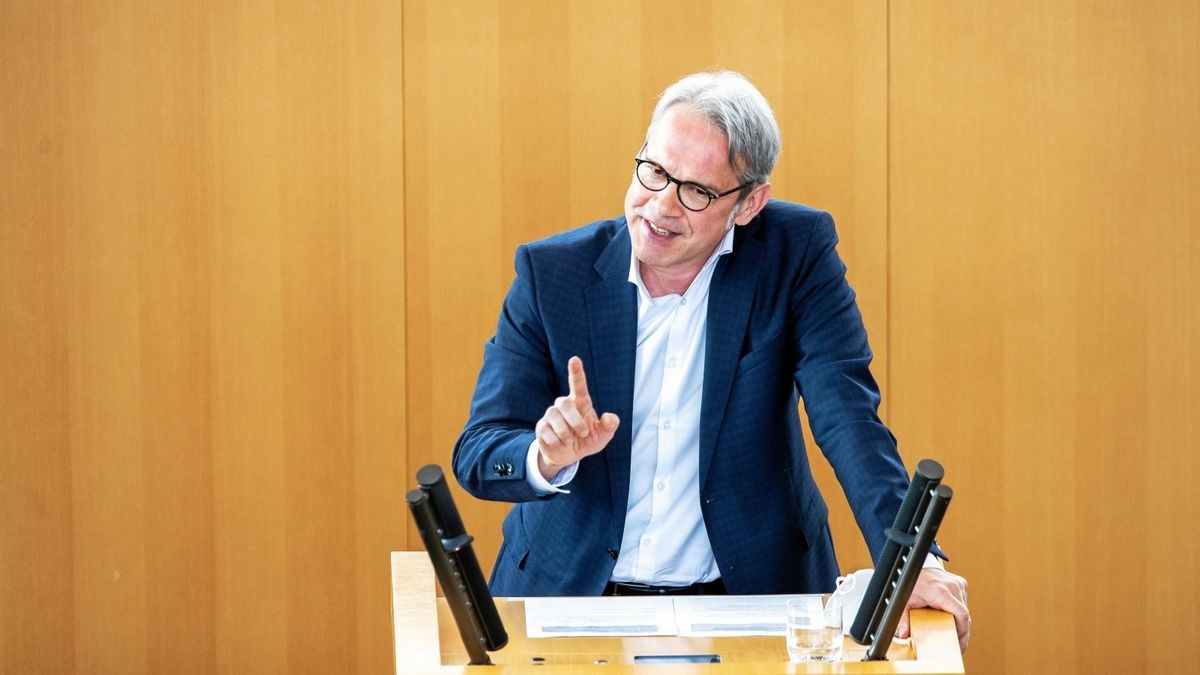 Georg Maier (SPD) bei einer Plenarsitzung im Thüringer Landtag.