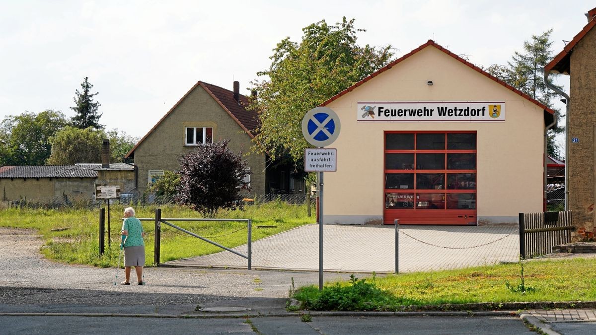 Das Feuerwehrgebäude in Wetzdorf soll im Rahmen der Dorferneuerung um einen Sozialtrakt erweitert werden. Auch das Umfeld der Domäne soll dabei umgestaltet werden.