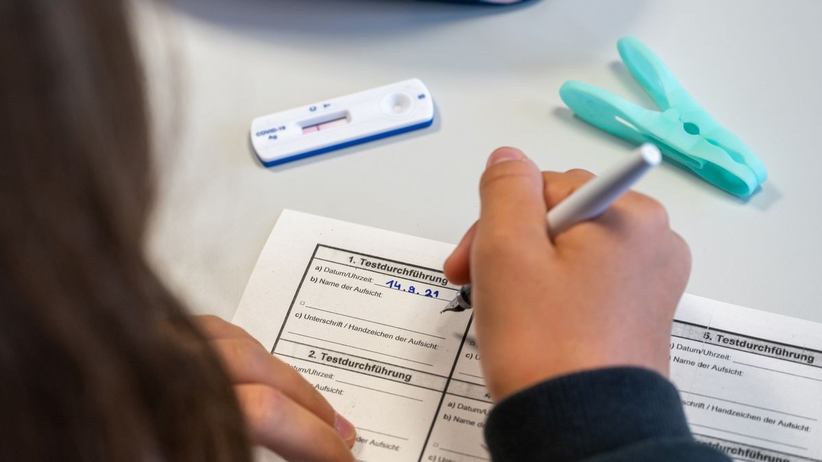 Schülerinnen und Schüler in Thüringen mussten sich auf eine allgemeine Corona-Testpflicht in den ersten zwei Schulwochen einstellen. 