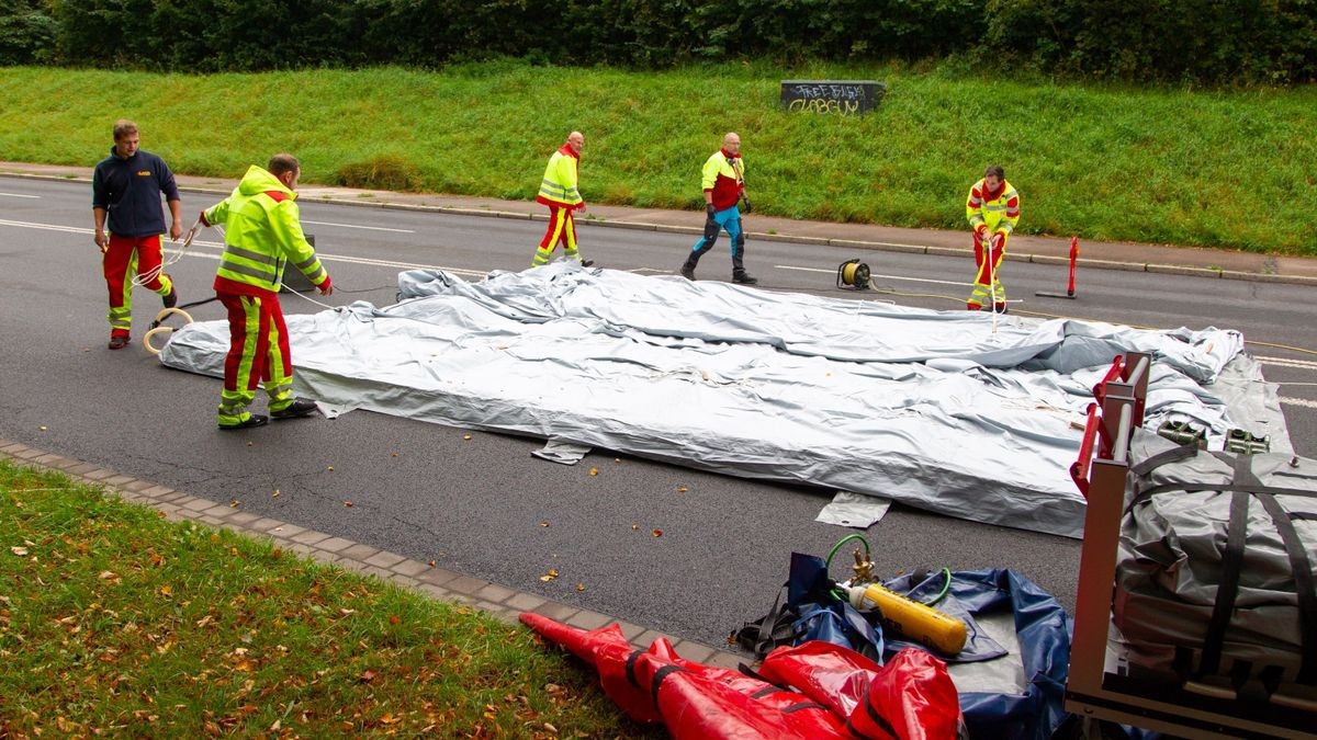 Insgesamt sollen 13 Personen betroffen sein. Es wurden Zelte aufgebaut.