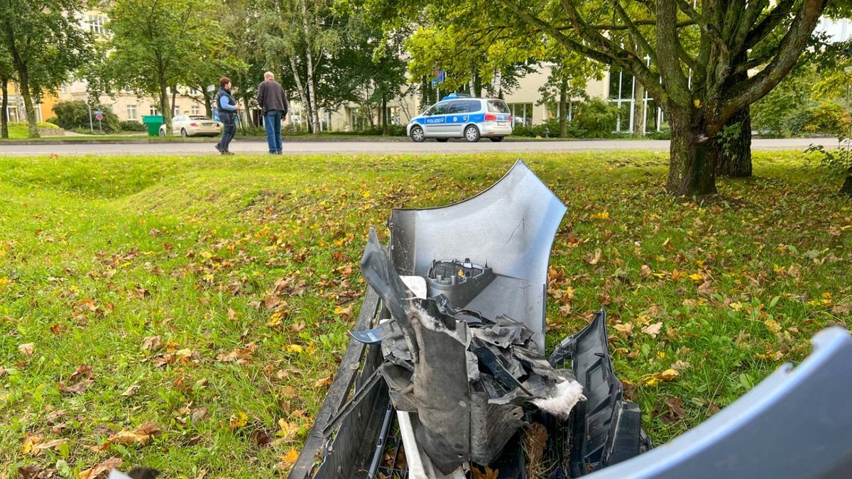 Der Toyota ist nach dieser Chaosfahrt nicht mehr fahrbereit und musste abgeschleppt werden.