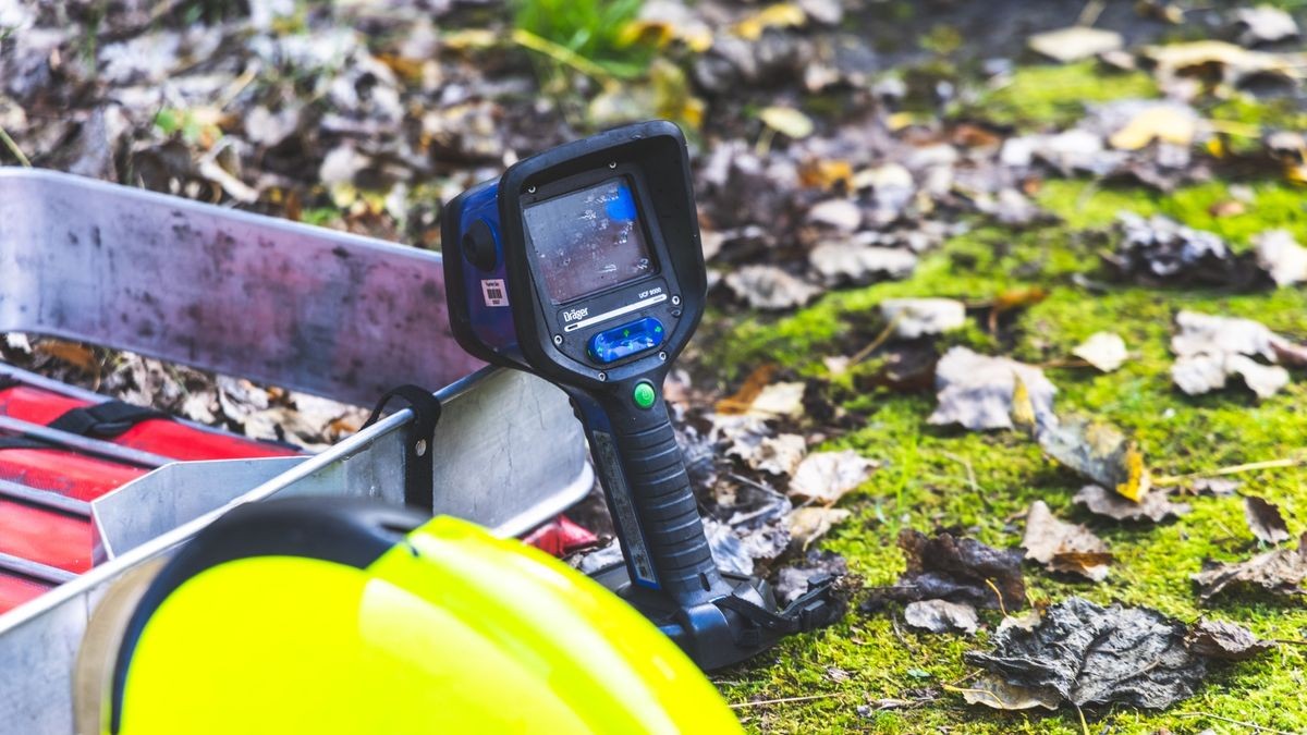 Ein verqualmter Keller löste am Mittwoch einen Einsatz der Feuerwehr aus. Die musste vor Ort nach der Ursache des Qualms forschen und die Kellerräume lüften.