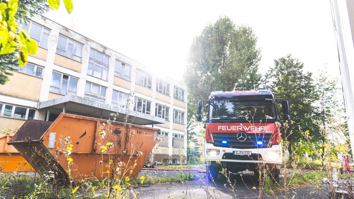 Ein verqualmter Keller löste am Mittwoch einen Einsatz der Feuerwehr aus. Die musste vor Ort nach der Ursache des Qualms forschen und die Kellerräume lüften.