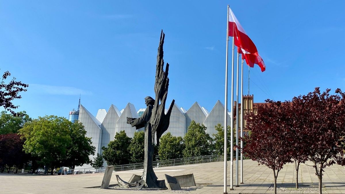 Der Platz der Solidarität mit dem „Freiheitsengel“.