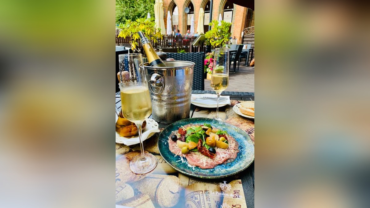 In der Weinbar CityWine kann man schlemmen und genießen.