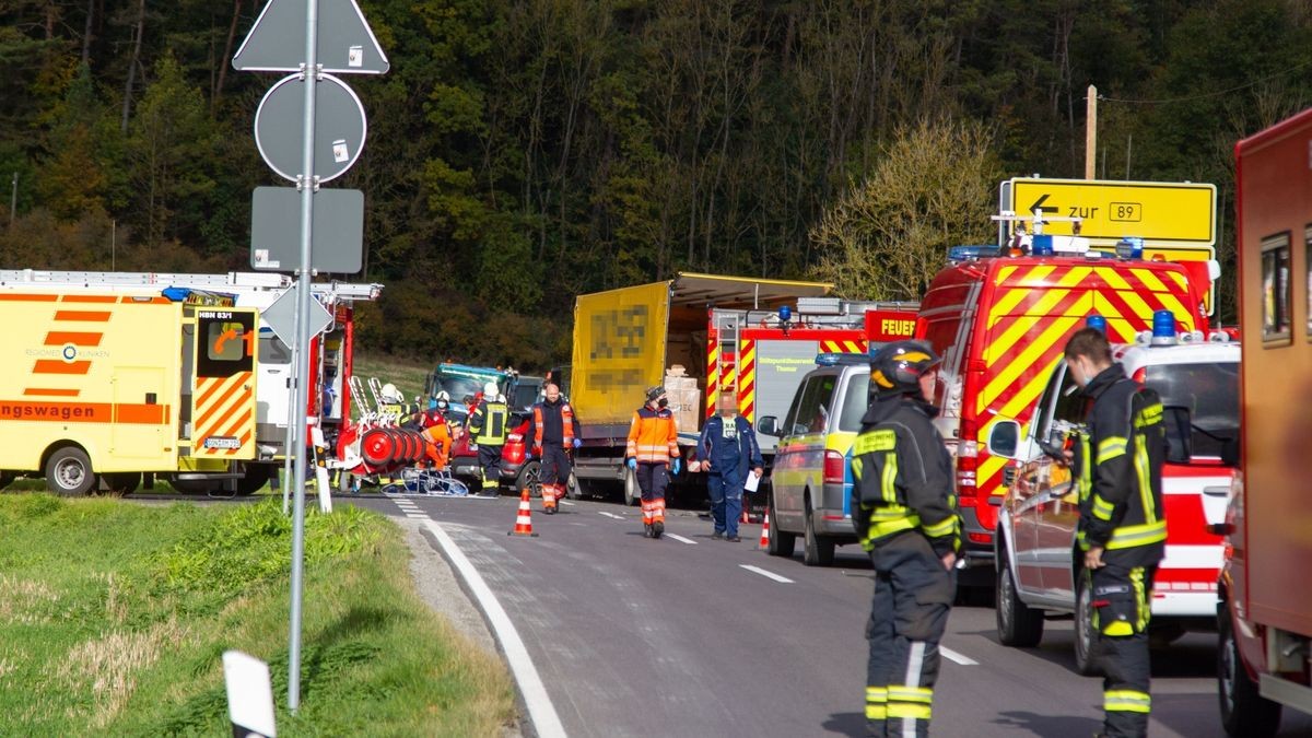 Bei einem schweren Unfall ist Mittwoch in Themar ein 81-jähriger Mann lebensgefährlich verletzt worden.