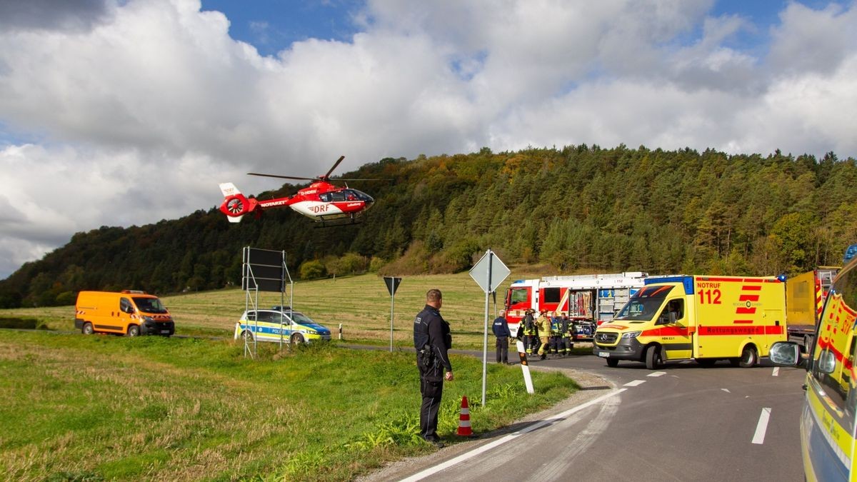 Bei einem schweren Unfall ist Mittwoch in Themar ein 81-jähriger Mann lebensgefährlich verletzt worden.