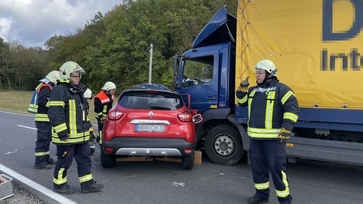 Bei einem schweren Unfall ist Mittwoch in Themar ein 81-jähriger Mann lebensgefährlich verletzt worden.