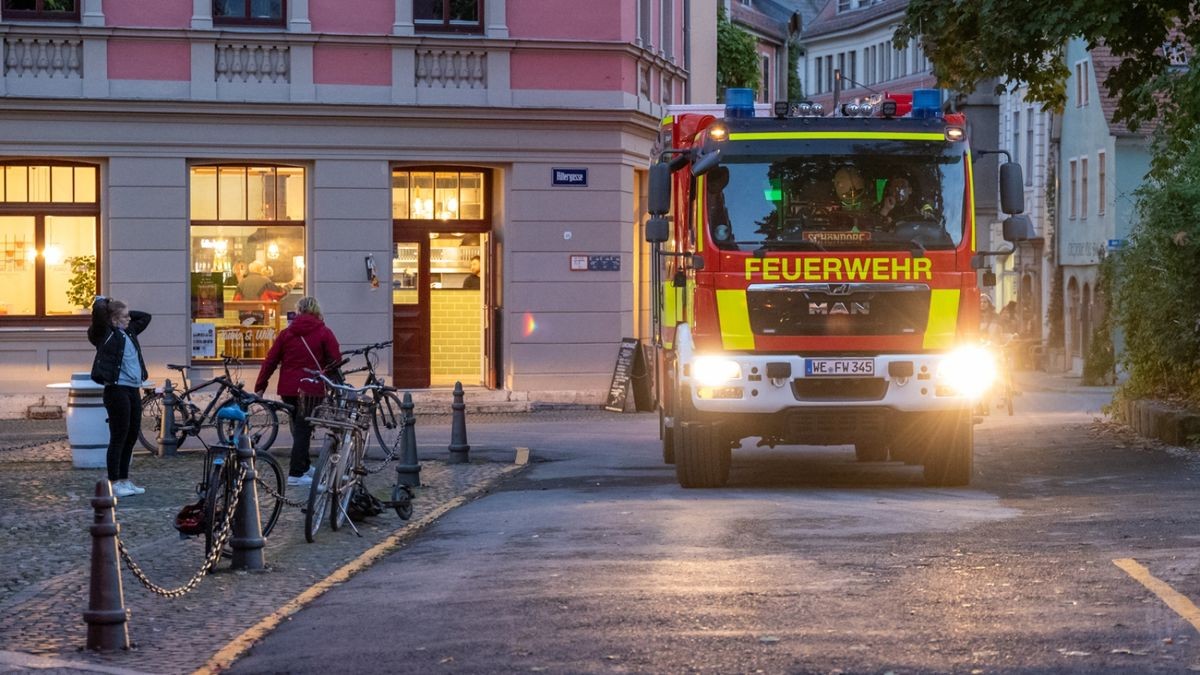 In der Weimarer Innenstadt ist ein unbewohntes Haus öffentlichkeitswirksam besetzt worden. Allerdings fand die Polizei niemanden vor, als sie das Haus räumen wollte.