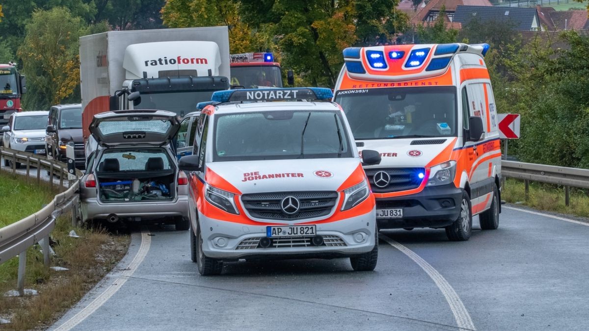 Zu einem schweren Unfall ist es am Donnerstagnachmittag auf der B 85 zwischen Nohra und Troistedt gekommen.