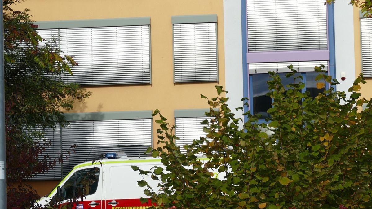 Die Thüringer Polizei probte am Sonntag einen Großeinsatz in Erfurt. Etwa 1200 Polizisten waren beteiligt, außerdem etwa 60 Statisten. Auch Feuerwehr und Seelsorger waren vor Ort im Einsatz.