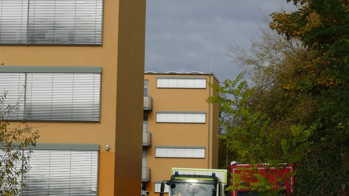 Die Thüringer Polizei probte am Sonntag einen Großeinsatz in Erfurt. Etwa 1200 Polizisten waren beteiligt, außerdem etwa 60 Statisten. Auch Feuerwehr und Seelsorger waren vor Ort im Einsatz.