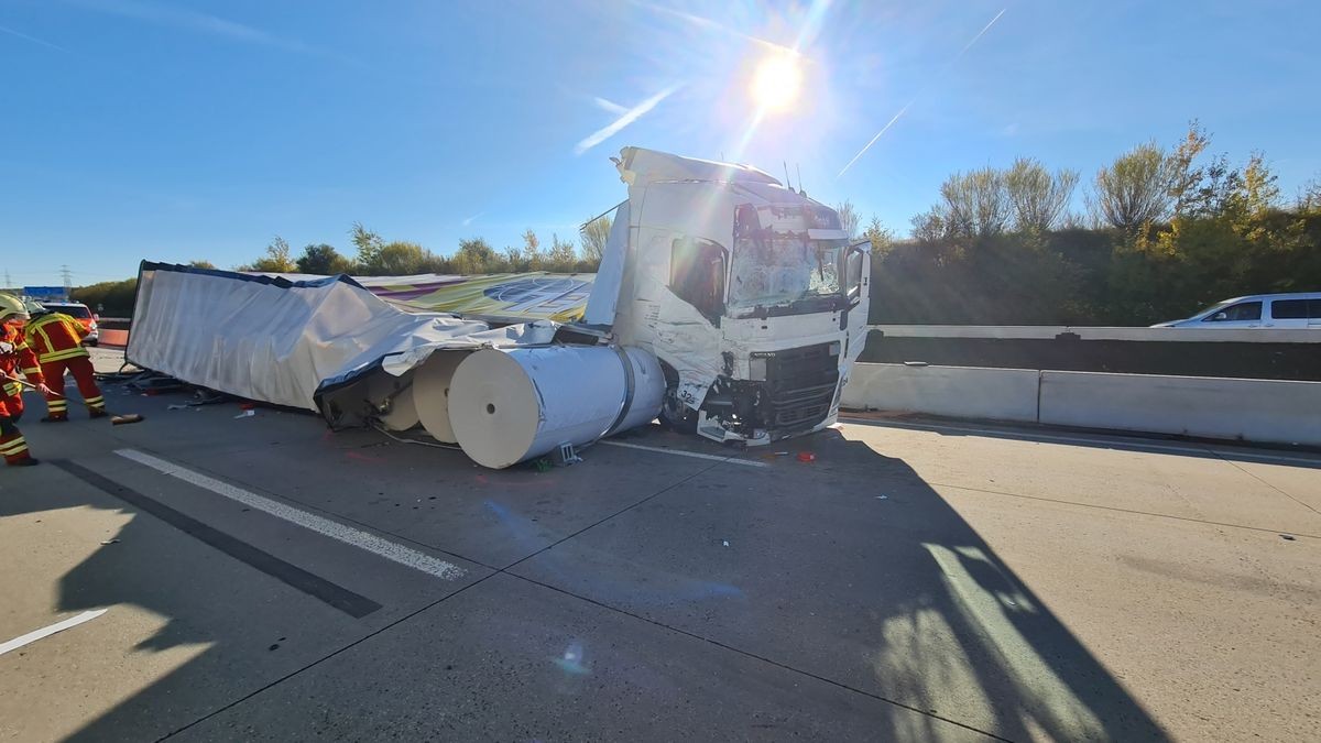 Bei einem Unfall auf der A4 bei Erfurt sind drei Personen verletzt worden.