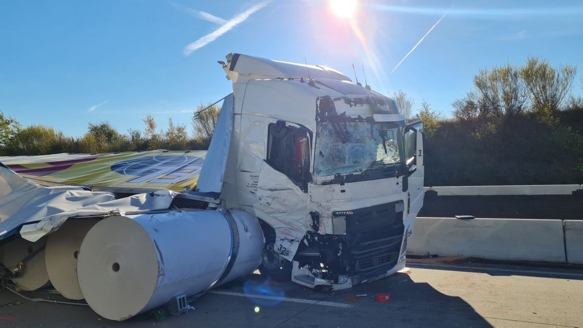 Bei einem Unfall auf der A4 bei Erfurt sind drei Personen verletzt worden.