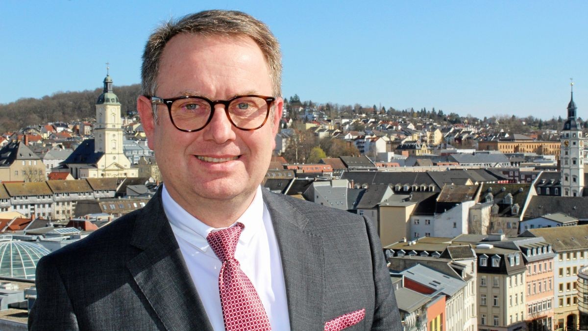 Hendrik Ziegenbein hat am 1. April 2021 das Amt als Vorstandsvorsitzender der Sparkasse Gera-Greiz angetreten.