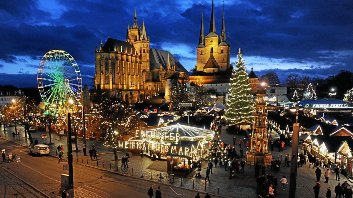 In diesem Jahr wird der Weihnachtsmarkt am Fuße des Doms in drei Bereiche unterteilt. (Archivbild)