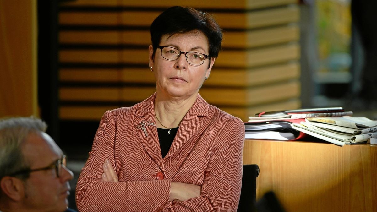 Finanzministerin Heike Taubert (SPD) während der Haushaltsdebatte im Thüringer Landtag.