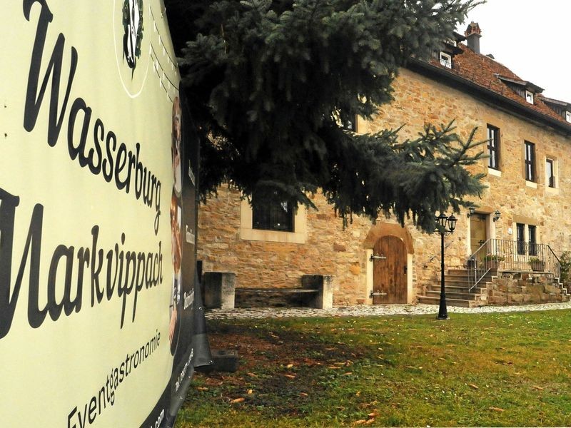 Die Burgherrin zieht auf die Burg