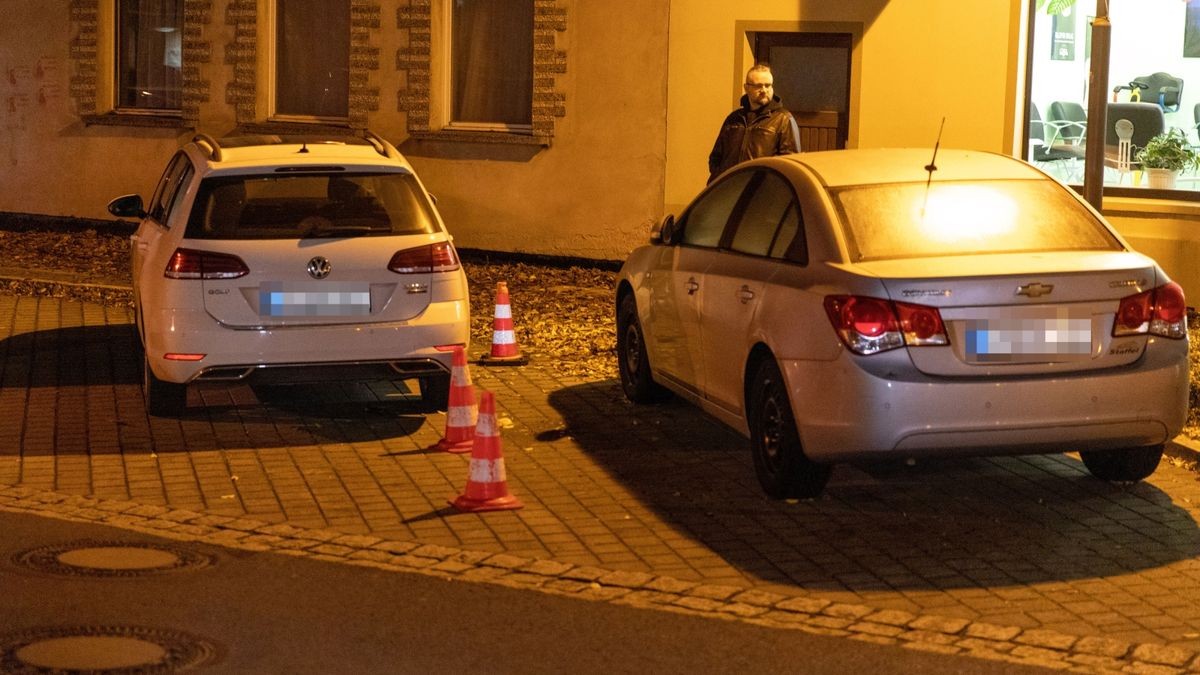 Bei einem Streit in llmenau ist am Dienstagabend ein Mann mit einem Messer verletzt worden. Wie die Polizei mitteilte, wird nach dem mutmaßlichen Täter noch gefahndet.