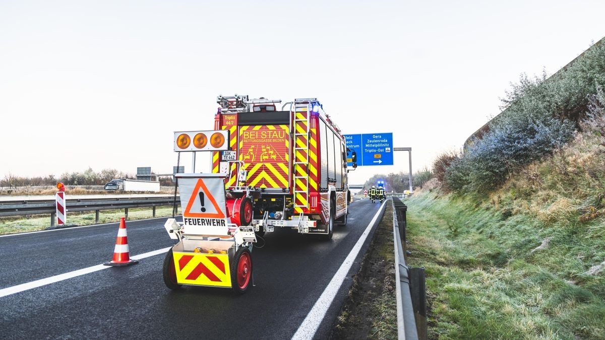 Die Feuerwehr Triptis und die Autobahnpolizei sicherten die Unfallstelle.