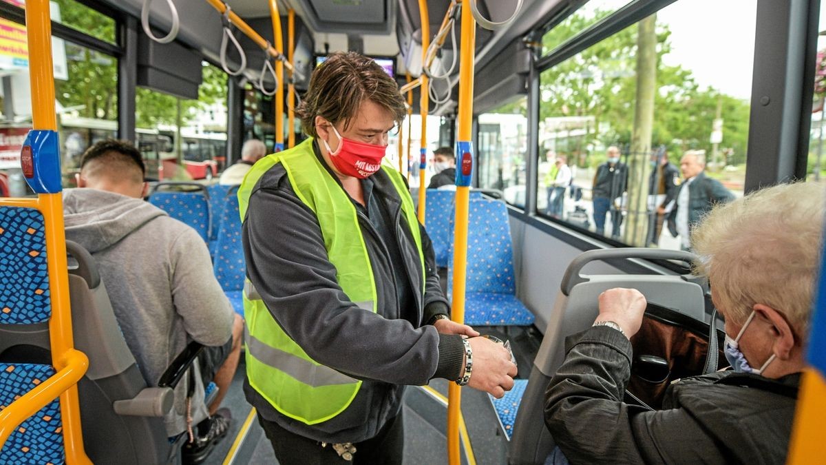 Ab diesem Mittwoch müssen Fahrgäste im Nah- und Fernverkehr 3G-Nachweise dabeihaben. 