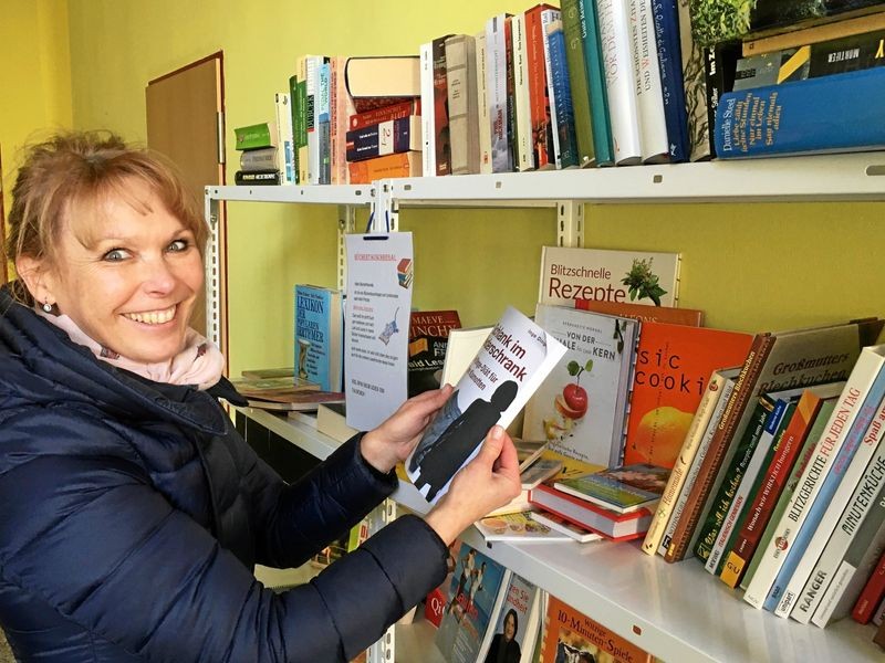 Regal für Büchertausch in Rolika