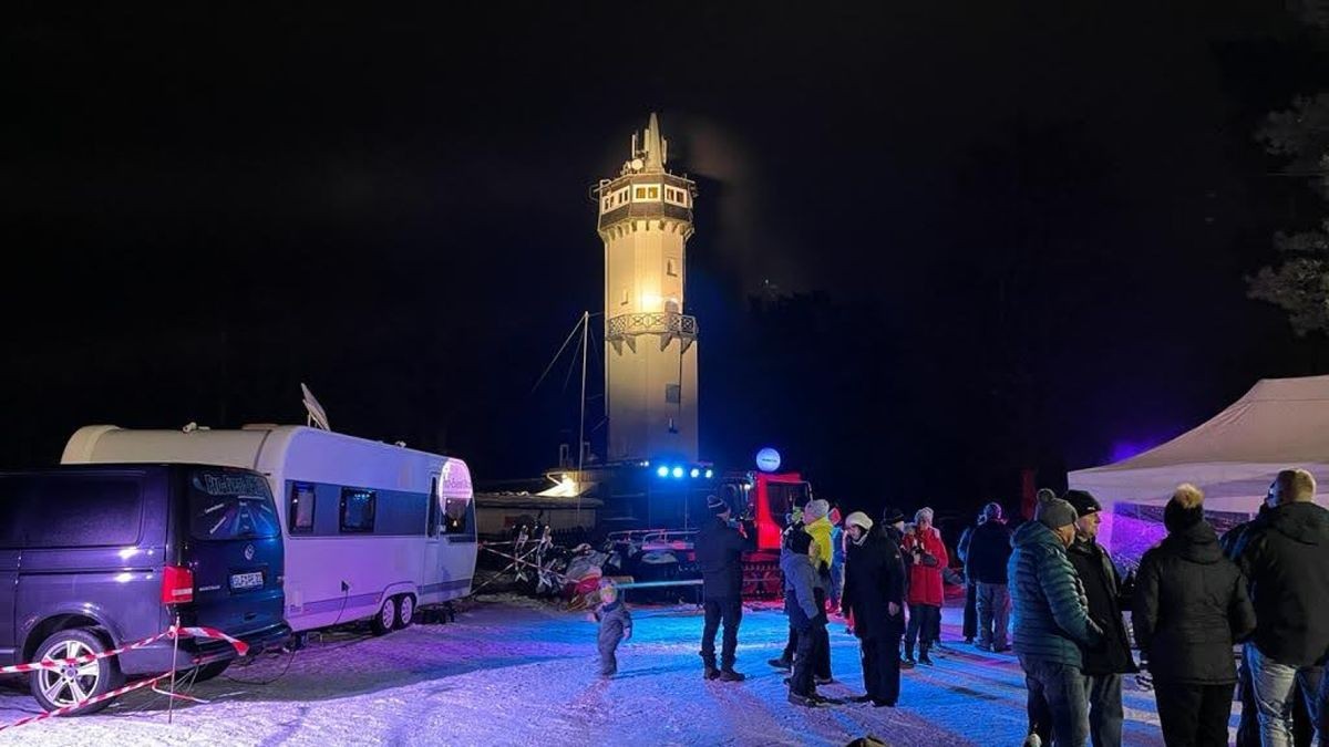 Der Skilift ist auch an diesem Wochenende jeweils ab 12 Uhr geöffnet, der Rodelhang ist präpariert, die Loipen allerdings nur noch teilweise nutzbar. Der Kioskbetrieb verspricht deftige Hausmannskost für den schnellen Hunger.