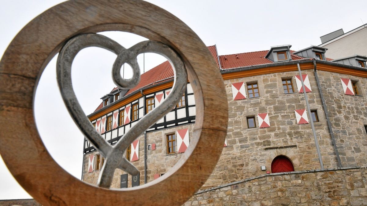 Ein großes Herz für Hochzeitspaare hat man auf der Burg Scharfenstein im Eichsfeld. Hier ein Blick auf die Kernburg. Erstmals wurde die Burg im Jahre 1209 erwähnt, ausgestellt vom damaligen Erzbischof Siegfried von Mainz auf dem Rusteberg. 