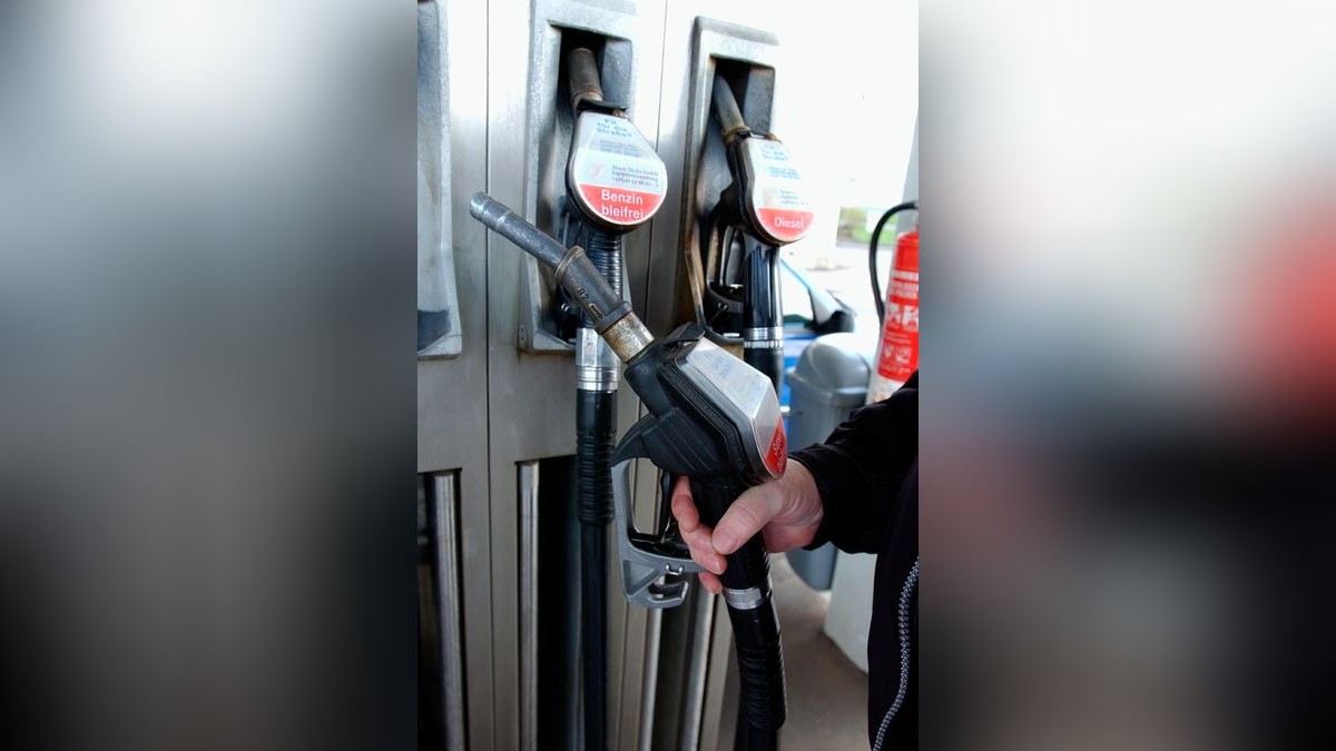 Nachdem der Unbekannte an der Tankstelle nicht gezahlt hatte, war er mit stark überhöhter Geschwindigkeit geflüchtet.