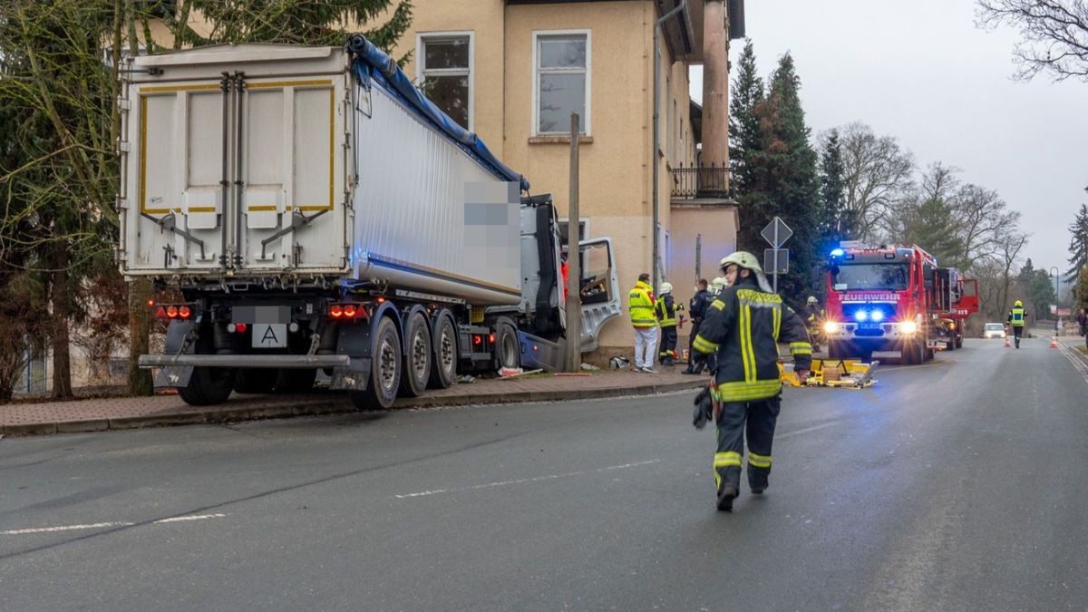 Der Unglückslastzug wurde erst vom ehemaligen Förderzentrum gestoppt, das derzeit leer steht.