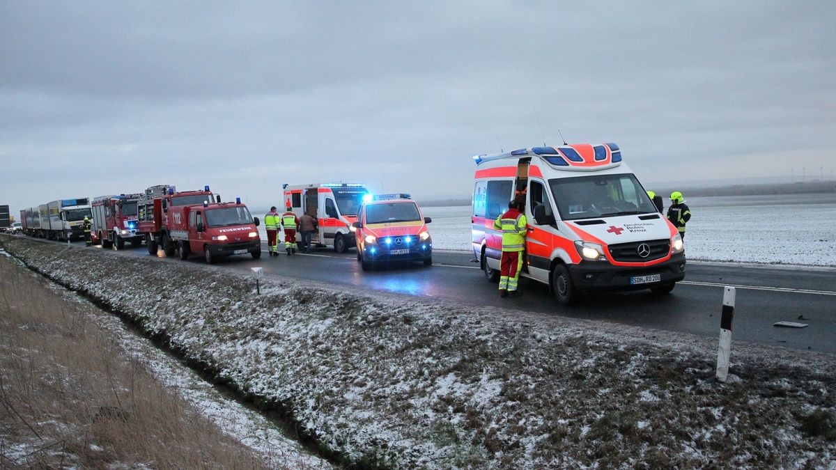 Die Unfallstelle war während der Unfallaufnahme komplett gesperrt.