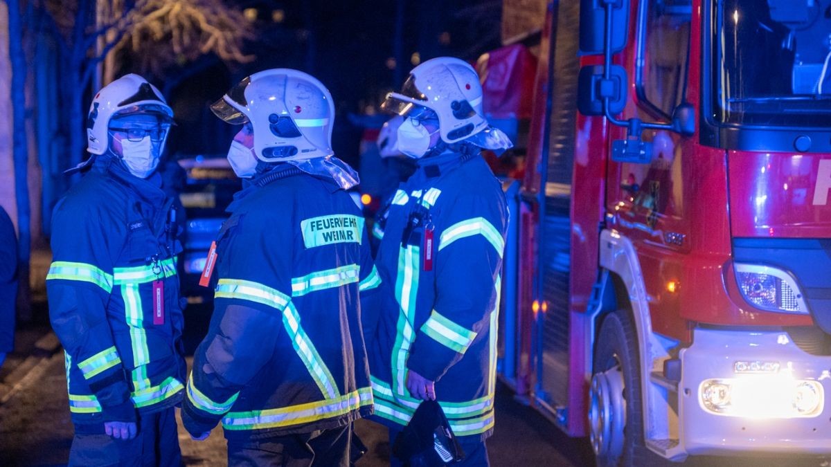 Sofort wurde die Freiwillige Feuerwehr Weimar-Mitte nachalarmiert. 