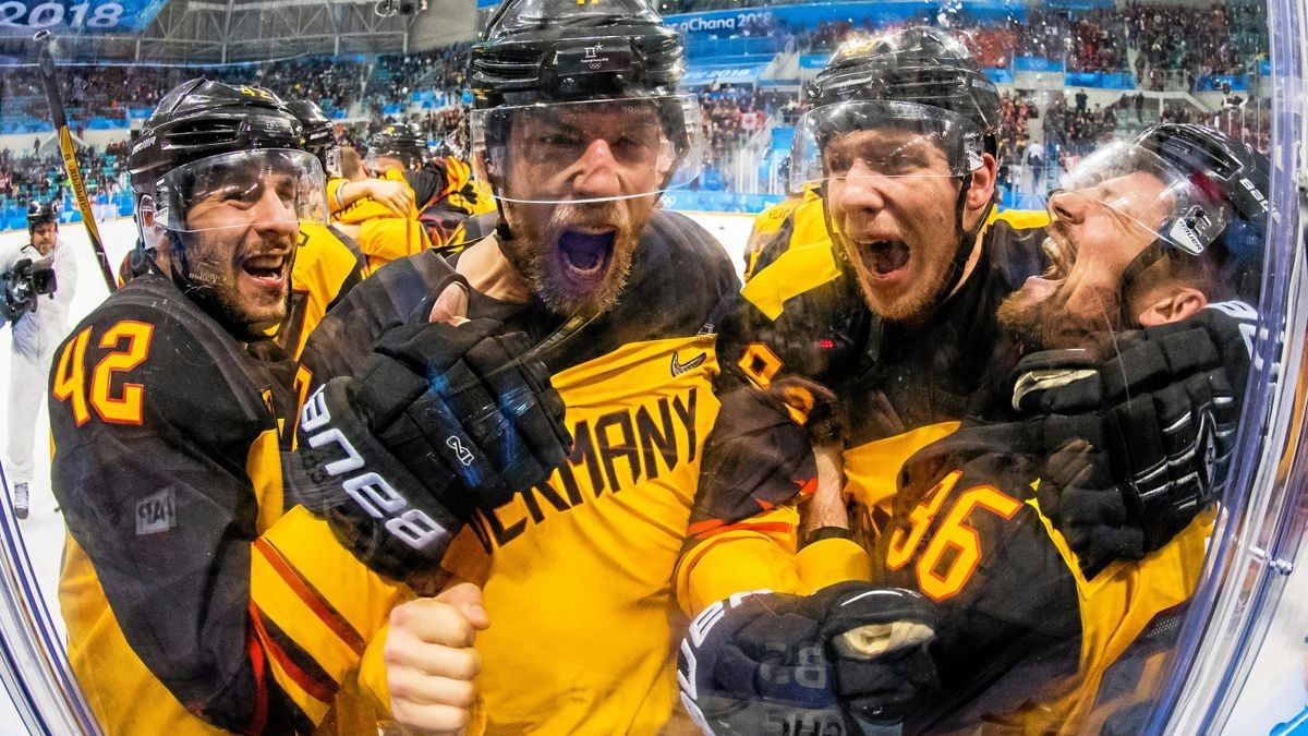 Grenzenloser Jubel hinter Plexiglas: Die deutsche Eishockey-Mannschaft begeisterte vor vier Jahren in Südkorea die ganze Nation.