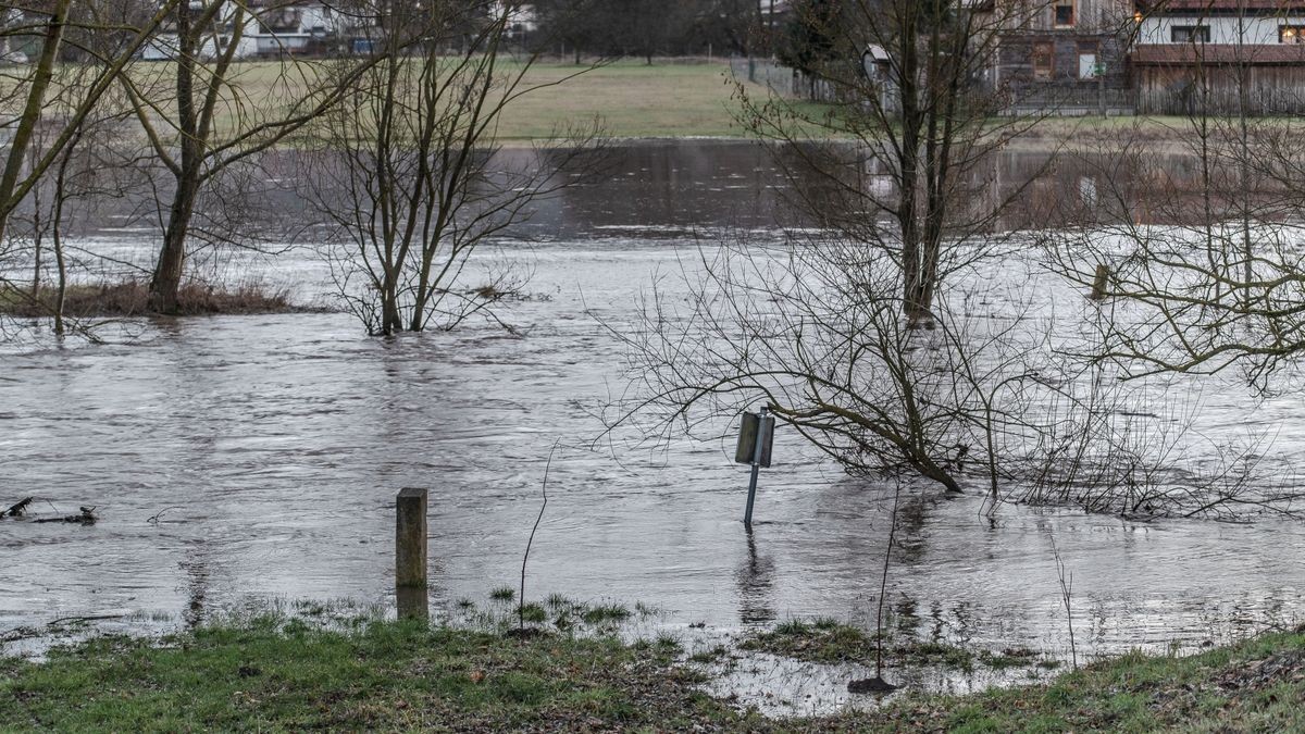 Das Umweltministerium warnt vor möglichem Hochwasser in den Oberläufen mehrerer Flüsse in Thüringen.