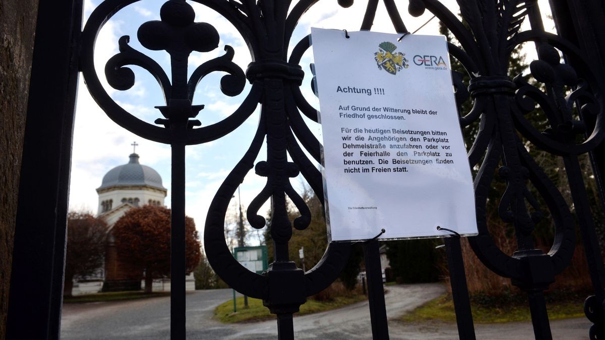 Sturmtief Ylenia hat im Raum Gera keine größeren Schäden verursacht. Der Ostfriedhof war zur Sicherheit geschlossen.