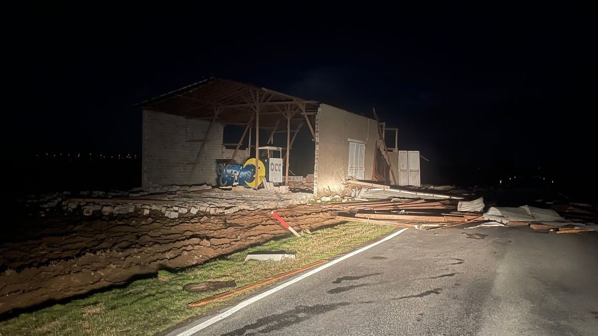 Der schwere Sturm gestern Abend zerstörte auch ein Scheune zwischen Oberspier und Hohenebra