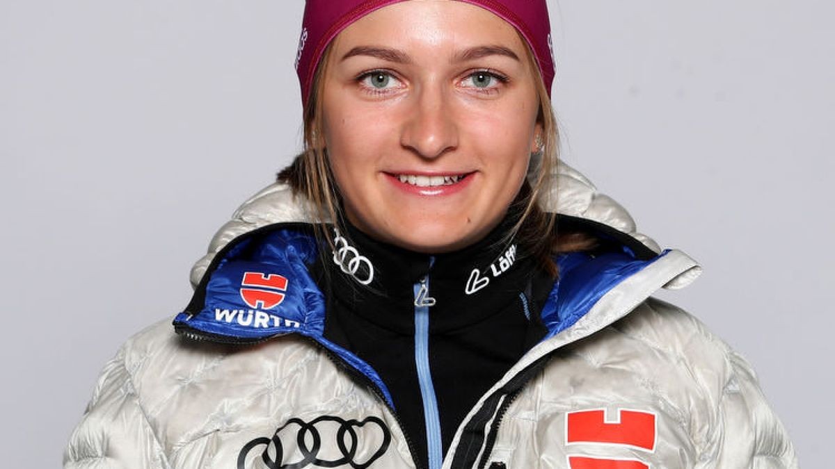 Skilangläuferin Katherine Sauerbrey (*1997) vom SC Steinbach-Hallenberg gewinnt Silber mit der Staffel. Schon seit ihrem vierten Lebensjahr ist sie auf Alpinski unterwegs, ihre Eltern waren selbst Leistungssportler. Momentan ist Sauerbrey Sportsoldatin. 