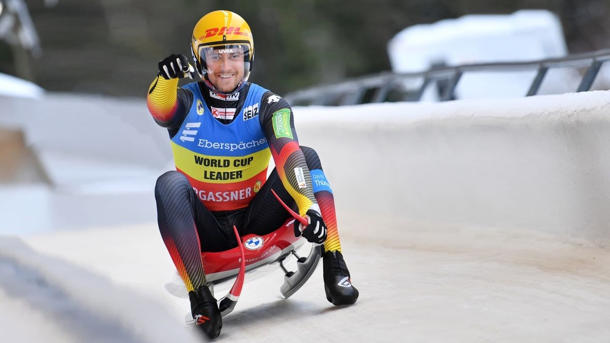 Rennrodler Johannes Ludwig (*1986) vom Verein WSV Oberhof jubelt im Ziel beim Einsitzer der Männer. Er gewinnt jeweils Gold im Einzel und in der Teamstaffel. Neben dem Sport arbeitet Ludwig als Polizeivollzugsbeamter, ist verheiratet und hat zwei Kinder. 