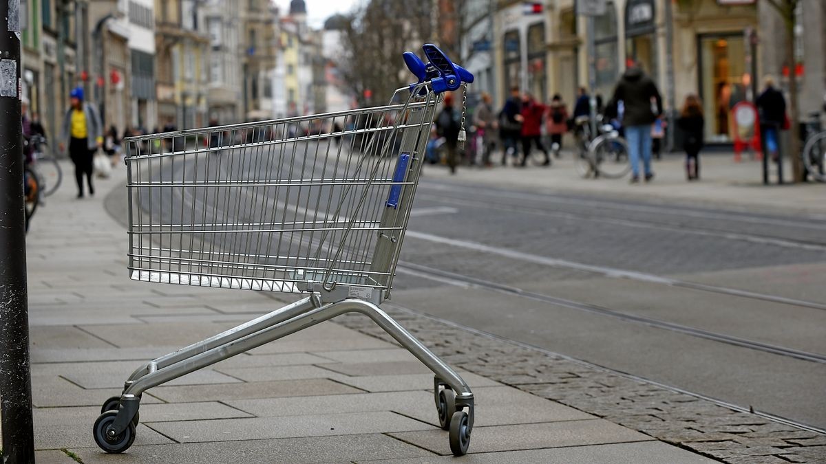 Zum Einkauf lockt der Anger mit bekannten Filialisten Kunden an. Die „lokalen Schätzchen“ liegen aber in der Altstadt und machen den Unterschied.