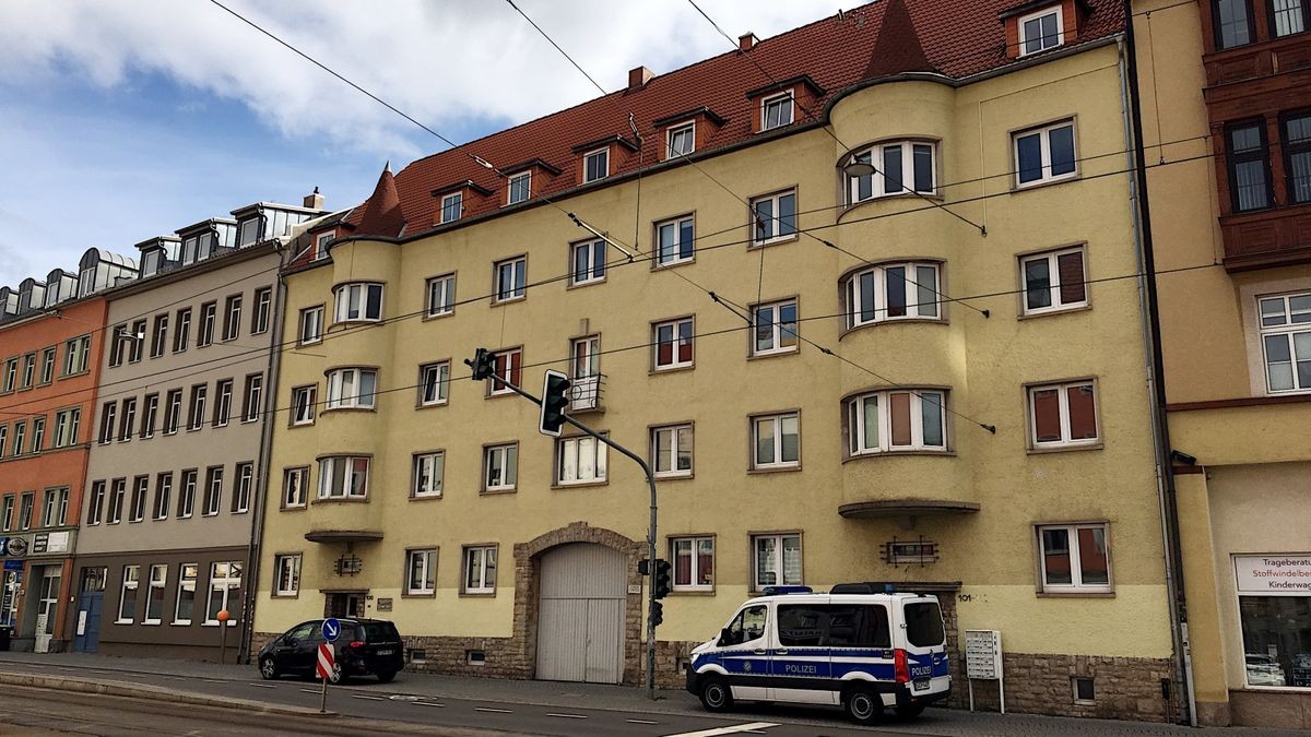 Durchsuchungen auch in Erfurt in der Johannesstraße mit Polizeibeamten aus Bayern und der Bundespolizei.