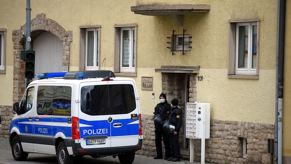 Durchsuchungen auch in Erfurt in der Johannesstraße mit Polizeibeamten aus Bayern und der Bundespolizei.